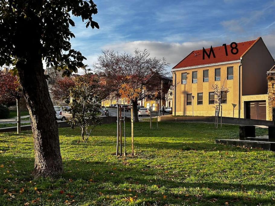 M18 - Csak Egy Lepes A Toertenelmi Belvaros - Free Parking Pecs Exterior photo